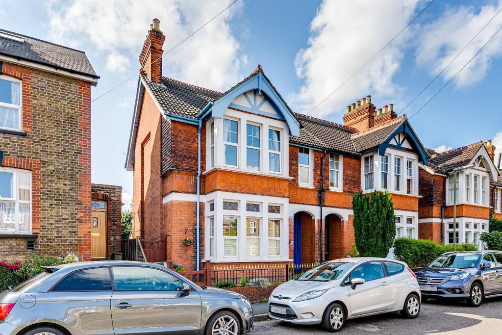 Richmond Road, StainesuponThames 5 bed semidetached house £750,000