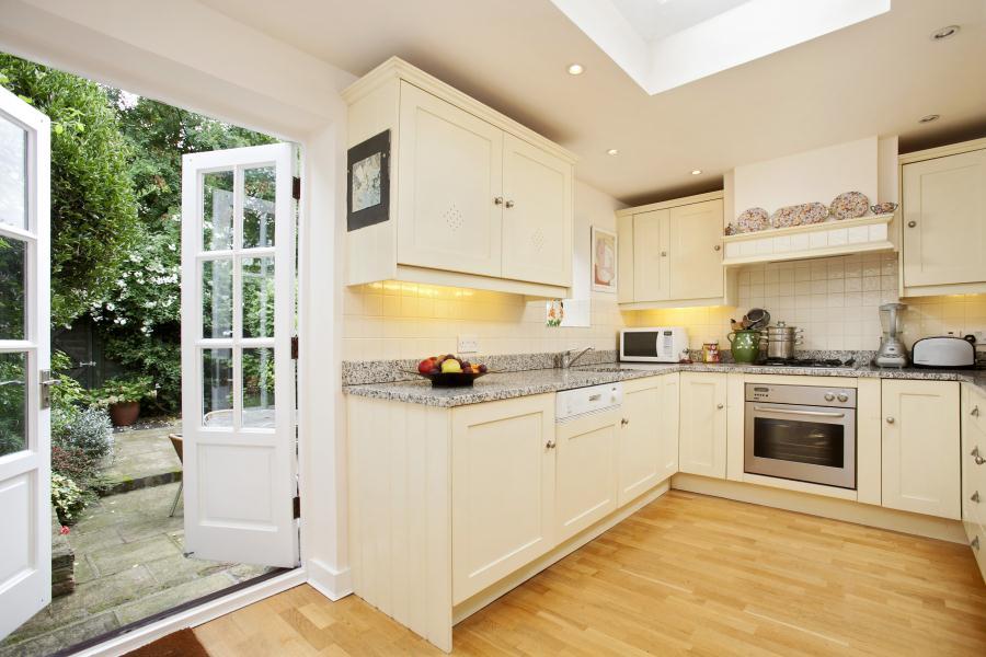 Milton Road, East Sheen, SW14 2 bed terraced house £1,895 pcm (£437 pw)