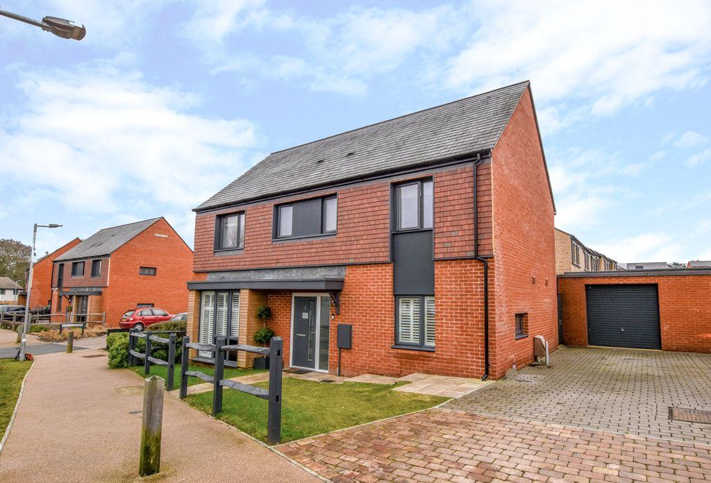 Forester Walk, Bordon GU35 0FL 4 bed detached house £500,000