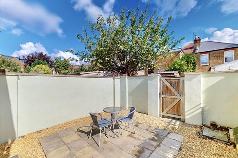 2 bedroom flat to rent, Adelaide Road, London, W13