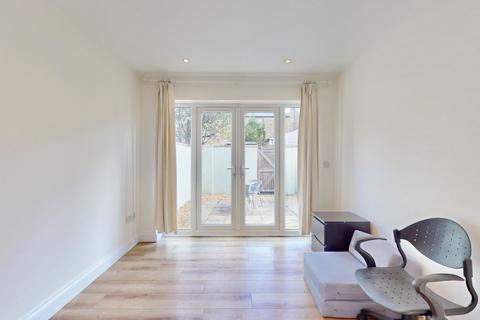 2 bedroom flat to rent, Adelaide Road, London, W13