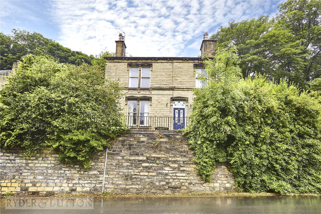 Eastgate, Honley, Holmfirth, West Yorkshire, HD9 4 bed detached house