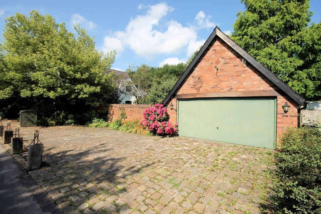Detached Garage