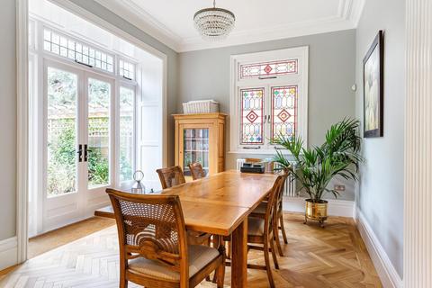 19 Castle Road, Weybridge, KT13 9QN