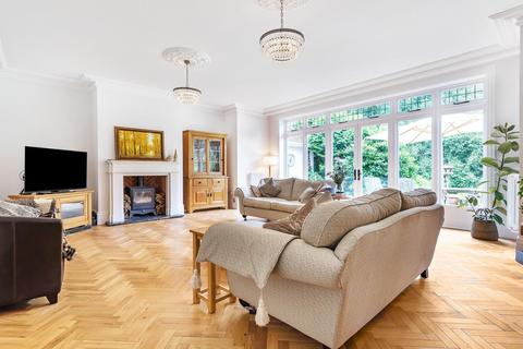 19 Castle Road, Weybridge, KT13 9QN
