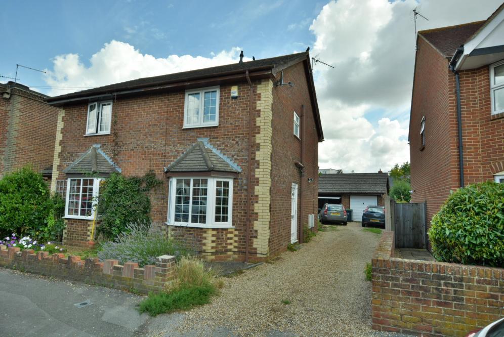 Grove Road, Wimborne, BH21 1BN 2 bed semidetached house £330,000