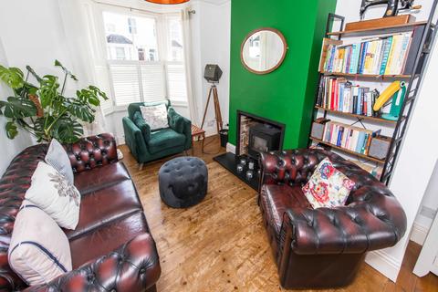 37 Tharp Road, Wallington, SM6 8LG