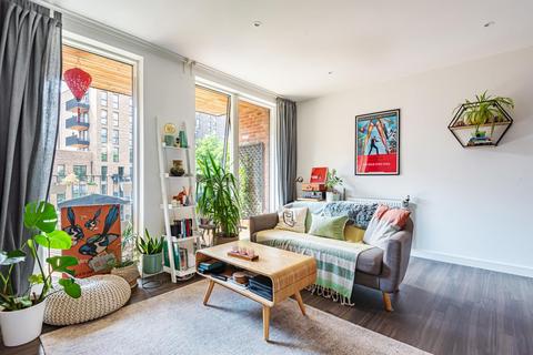 19, Dickinson Court Whelan Road, Acton, London, W3 8UD