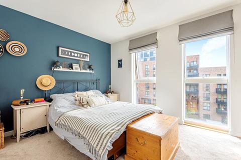 19, Dickinson Court Whelan Road, Acton, London, W3 8UD