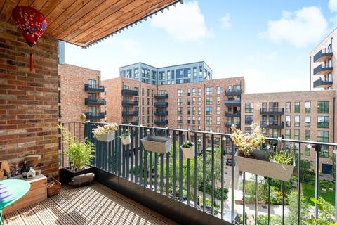 19, Dickinson Court Whelan Road, Acton, London, W3 8UD