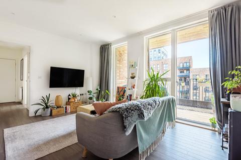19, Dickinson Court Whelan Road, Acton, London, W3 8UD