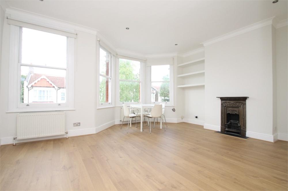 Eaton Park Road, N13 2 bed flat £1,350 pcm (£312 pw)