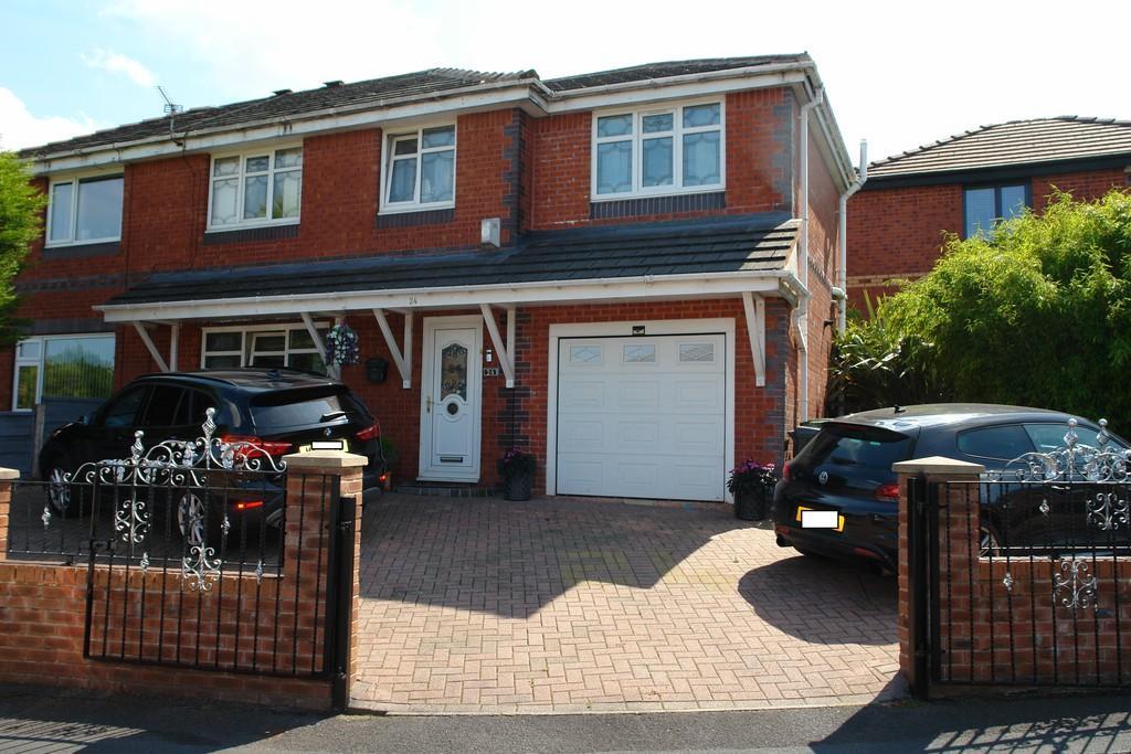 Goodwood Drive, Oldham 3 bed semidetached house £209,950
