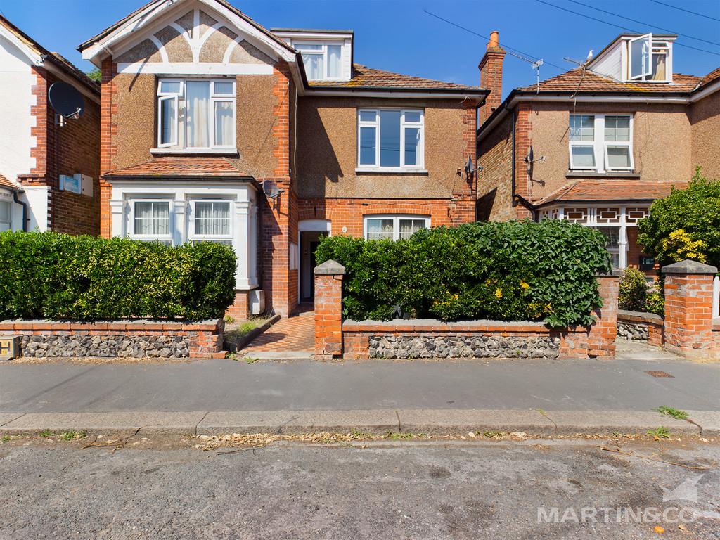 24 Richmond Avenue, Bognor Regis 4 bed £240,000