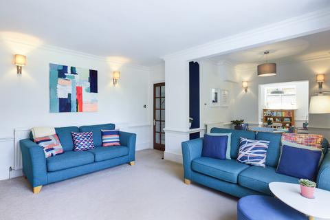 23 Blacksmiths Hill, South Croydon, CR2 9AZ