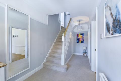 23 Blacksmiths Hill, South Croydon, CR2 9AZ
