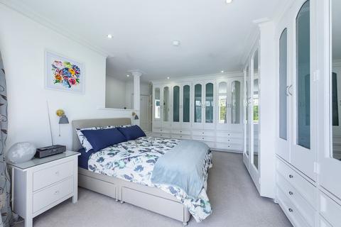 23 Blacksmiths Hill, South Croydon, CR2 9AZ