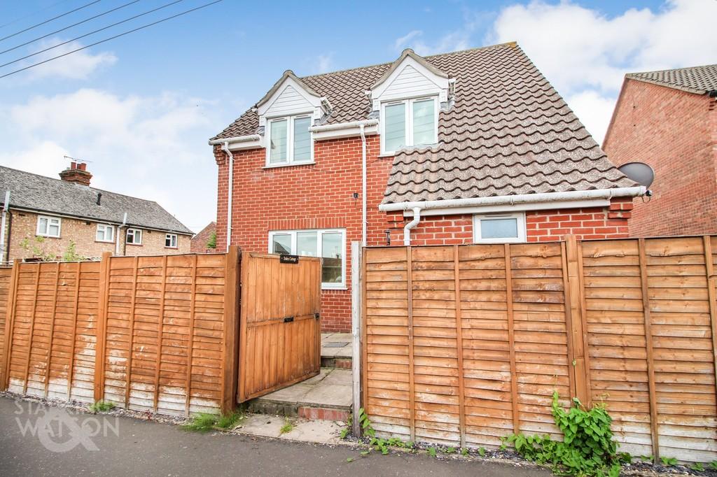 Stokes Avenue, Watton, Thetford 3 bed detached house £175,000