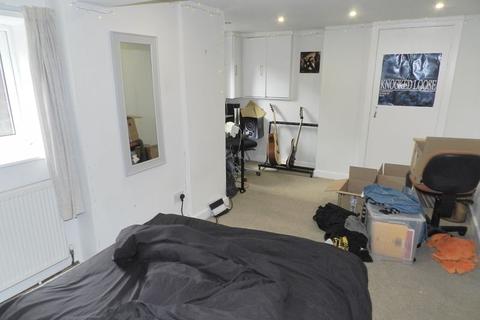 8 Talbot Mount, Leeds, LS4 2PF