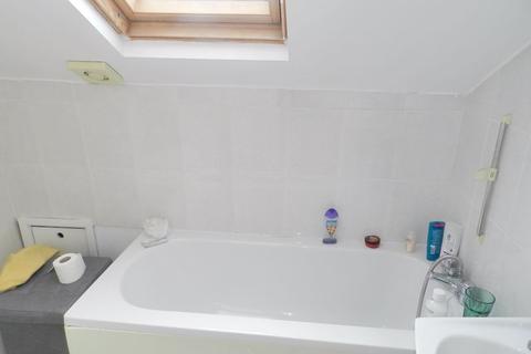 8 Talbot Mount, Leeds, LS4 2PF