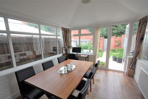 18 Alameda Gardens, Wolverhampton, WV6 9EX