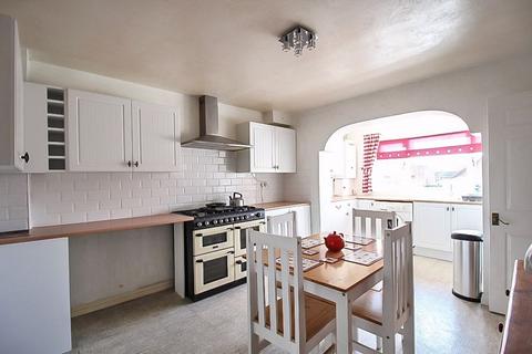 18 Bosworth Close, Woodsetton, Dudley, DY3 1BJ
