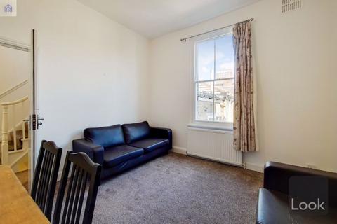 4 bedroom duplex to rent, Burdett Road, Bow  E3