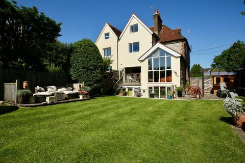 Elinbank Bramber Road, Steyning, BN44 3PB