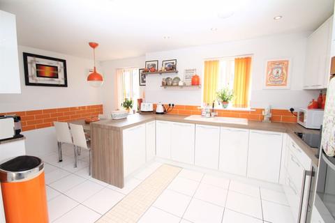 36 Carter Close, Hawkinge, Folkestone, CT18 7TS