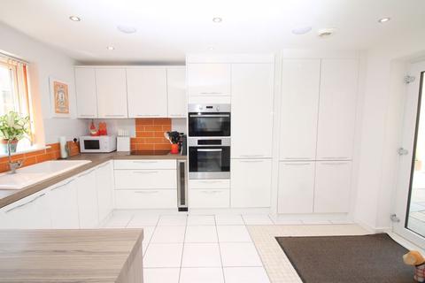 36 Carter Close, Hawkinge, Folkestone, CT18 7TS