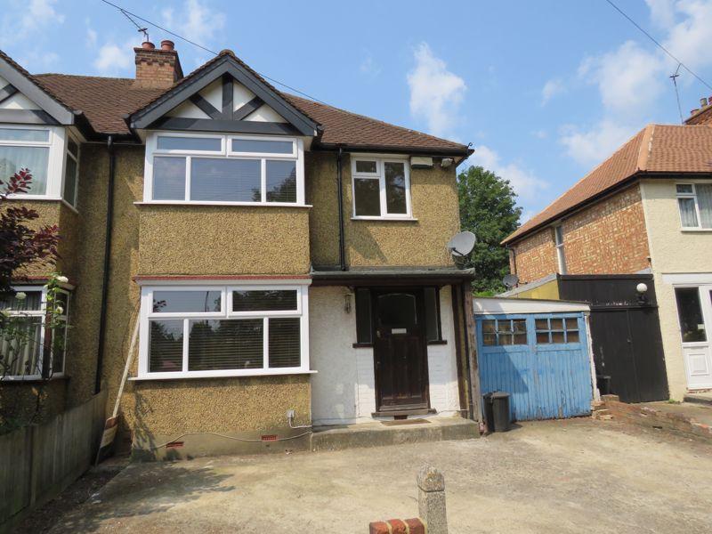 Long Lane, Uxbridge 3 bed semidetached house £1,575 pcm (£363 pw)