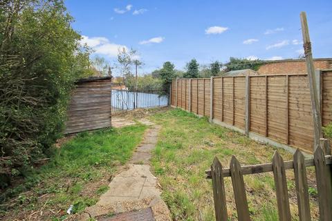 2 bedroom flat for sale, Goring Way, Greenford