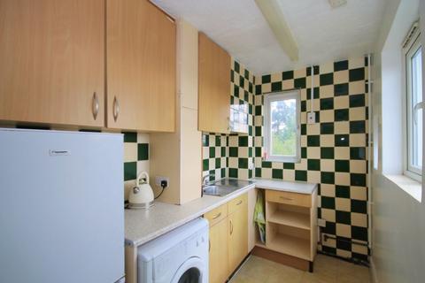 2 bedroom flat for sale, Goring Way, Greenford
