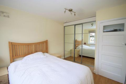 2 bedroom flat for sale, Goring Way, Greenford