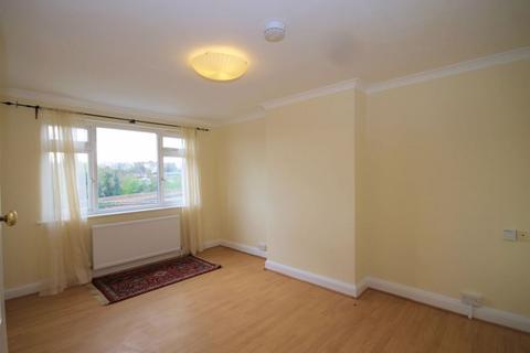 2 bedroom flat for sale, Goring Way, Greenford