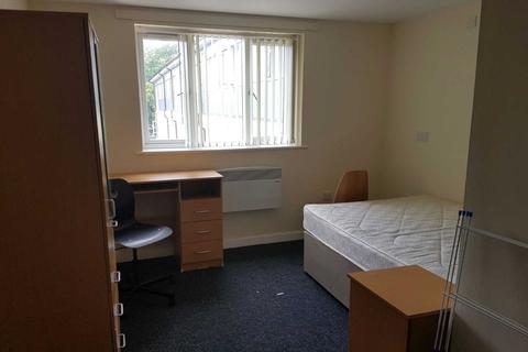 1 bedroom in a house share to rent - Room 9 Saffron Court - Fully furnished student accommodation with en suite, all bills included - NO FEES