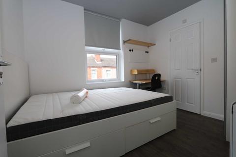 1 bedroom in a house share to rent - Room C Gulson Road - fully furnished single student room, WIFI & bills included - NO FEES