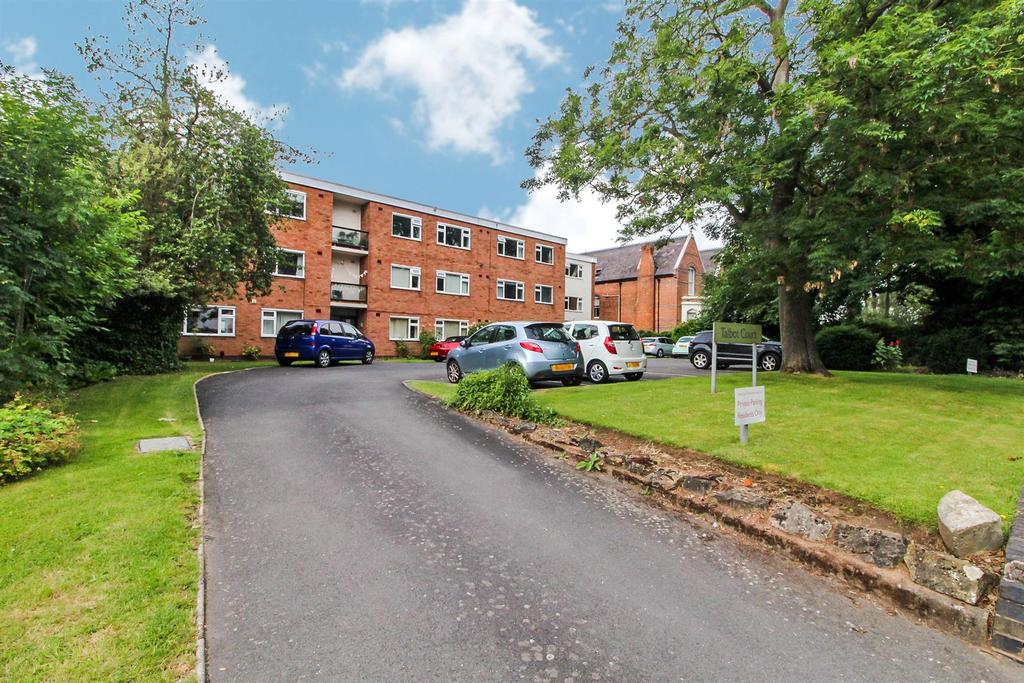 Upper Holly Walk, Royal Leamington Spa 2 bed apartment £218,000