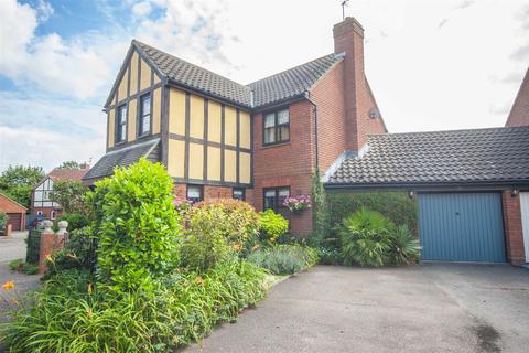 16 Palmers Croft, Chelmsford, CM2 6SR