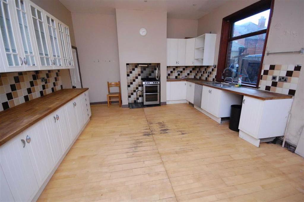 Church Lane, Heckmondwike, West Yorkshire, WF16 3 bed end of terrace