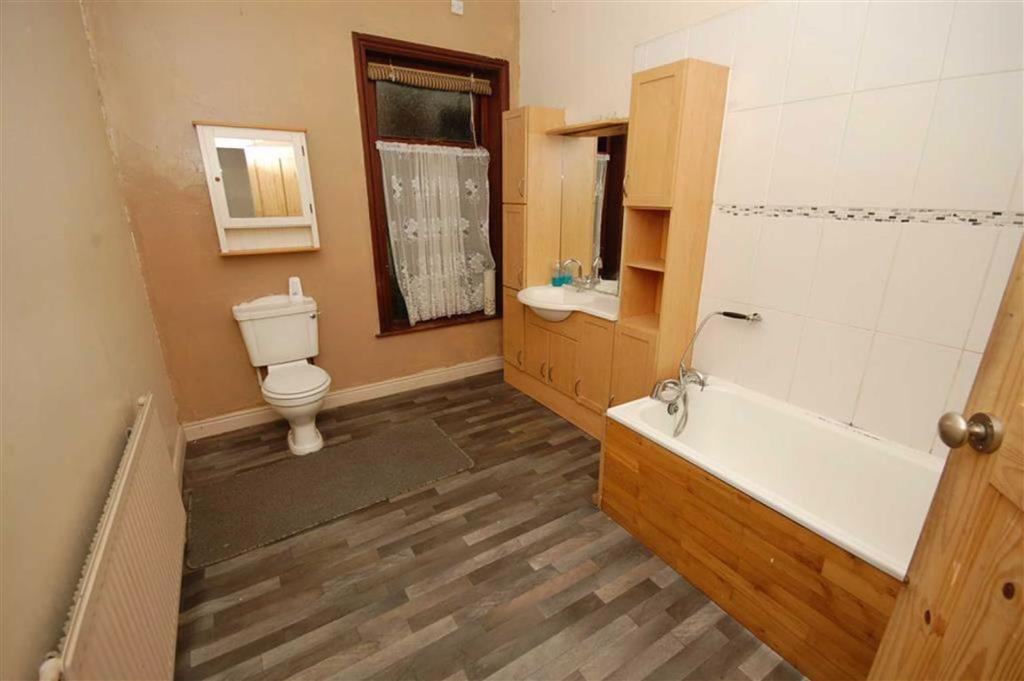 Church Lane, Heckmondwike, West Yorkshire, WF16 3 bed end of terrace