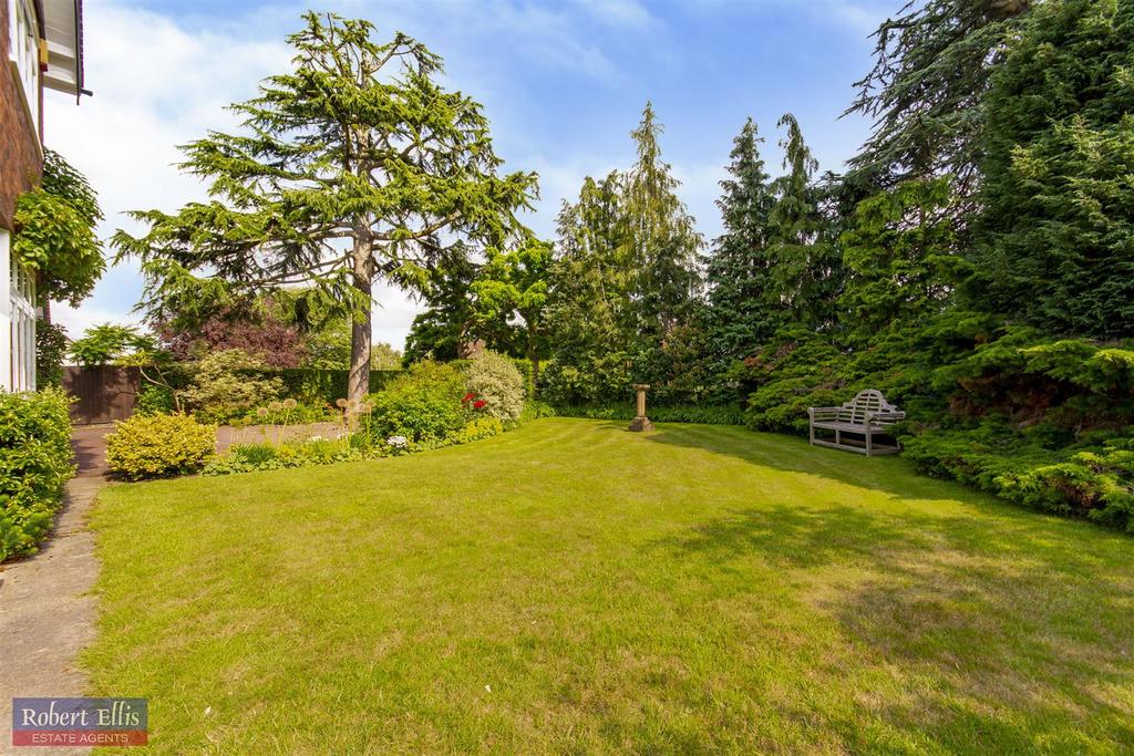 Hallams Lane, Chilwell, Nottingham 4 bed detached house £825,000