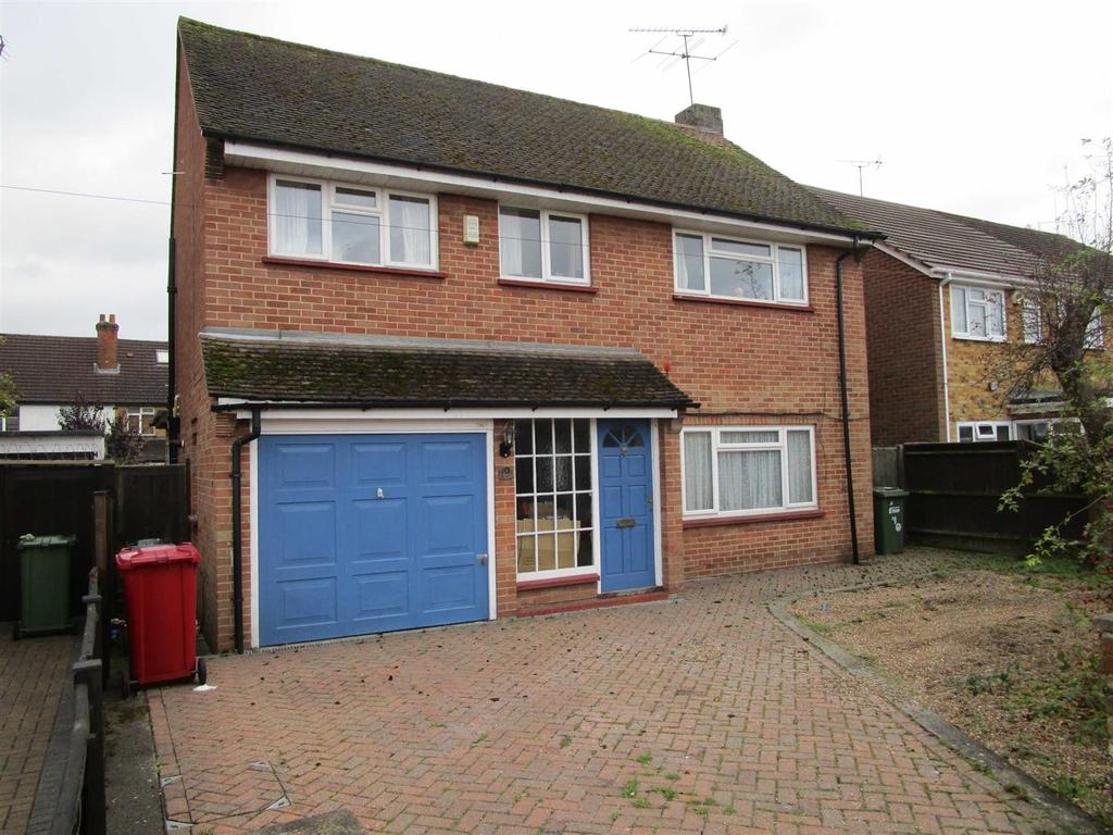 Crofthill Road, Slough 3 bed detached house £1,350 pcm (£312 pw)