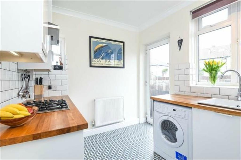 Fulwood Gardens, Twickenham 2 bed £475,000