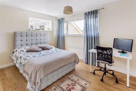 61 Home Park, Oxted, RH8 0JS