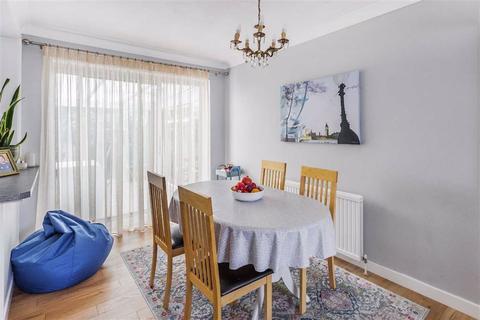 61 Home Park, Oxted, RH8 0JS