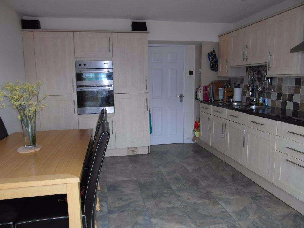 Bells Lane, Wordsley 2 bed semidetached house £685 pcm (£158 pw)