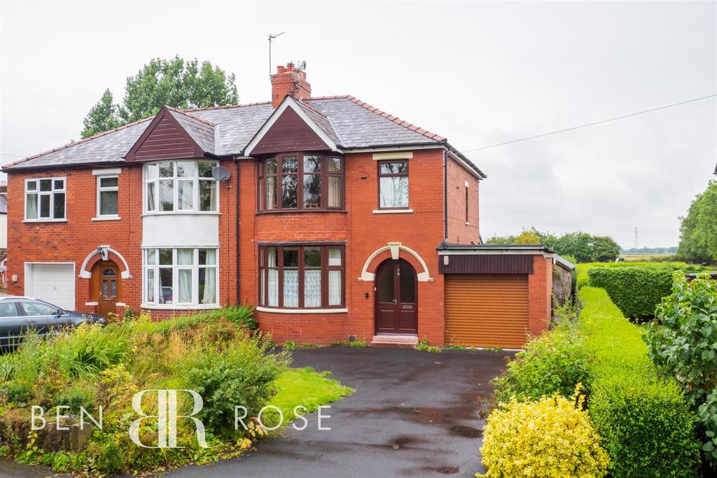 Longmeanygate, Midge Hall, Leyland 3 bed semidetached house £250,000
