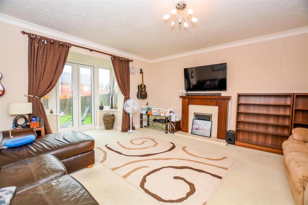 Laurel Way, Scunthorpe 3 bed semidetached house £152,500