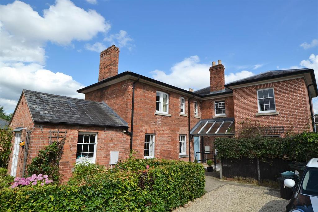 Worcester Road, Malvern Link 2 bed apartment £750 pcm (£173 pw)
